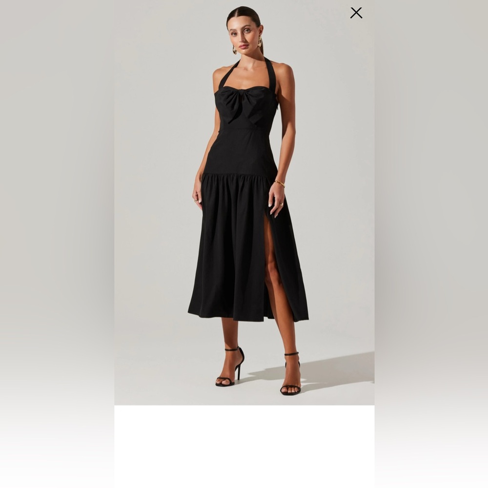 ASTR the Label Adara Halter Midi Dress in black. Size Large.
